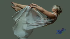 Femme en train de sortir de son corps