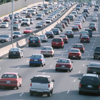 Coincé dans les bouchons sur l'autoroute